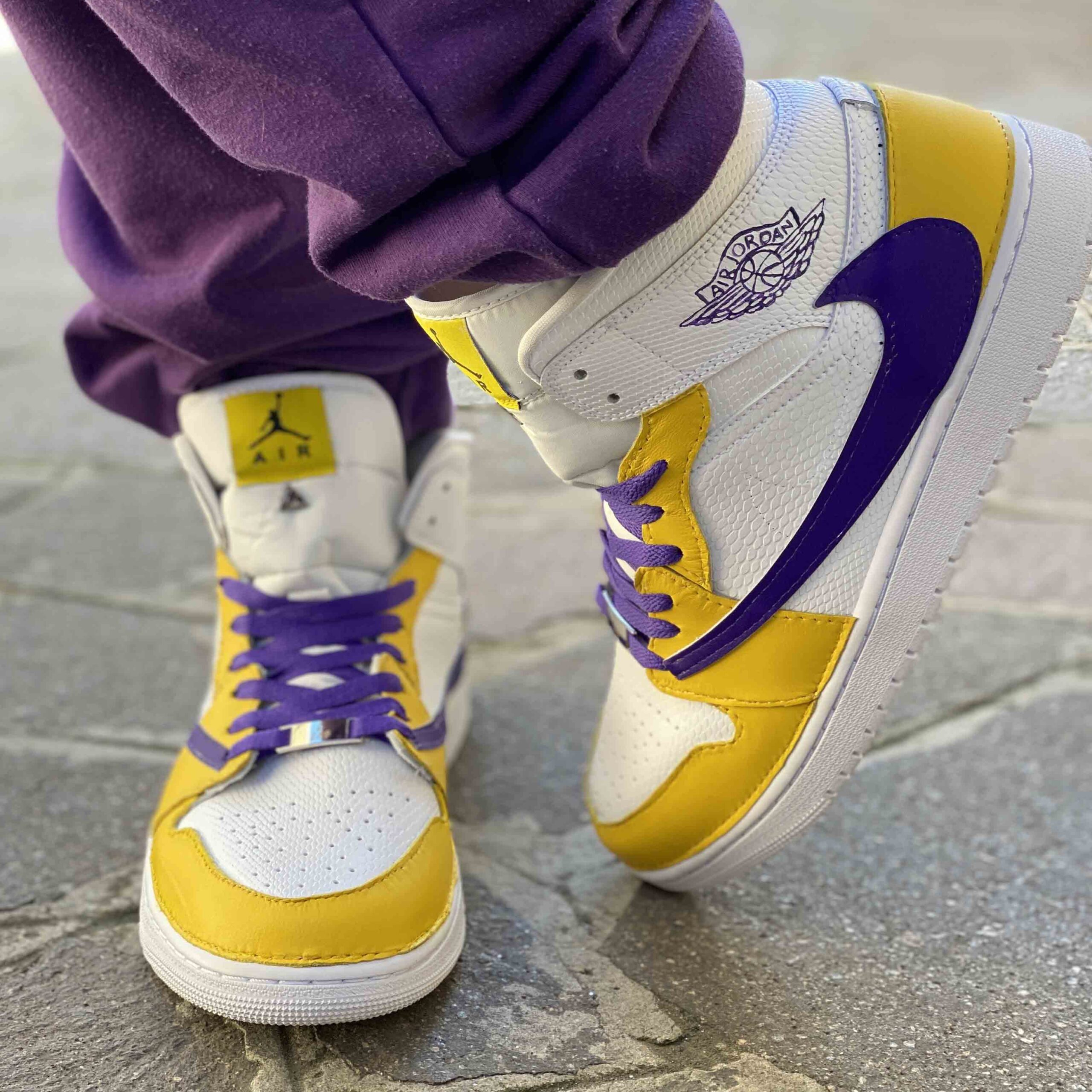 Nike Air Force One Custom Swoosh e Lacci Viola