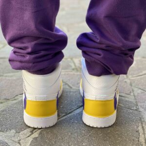 Nike Jordan 1 Custom LA Giallo Viola con Swoosh Rovesciato
