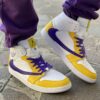 Nike Jordan 1 Custom LA Giallo Viola con Swoosh Rovesciato