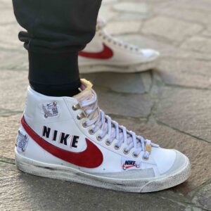 Nike Blazer Customized Dipinte a Mano Swoosh Rosso e Tags