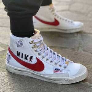 Nike Blazer Customized Dipinte a Mano Swoosh Rosso e Tags