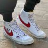 Nike Blazer Customized Dipinte a Mano Swoosh Rosso e Tags