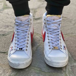 Nike Blazer Customized Dipinte a Mano Swoosh Rosso e Tags