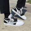 Nike Jordan 1 Custom Low Dipinta a Mano Scacchi, Doppio Swoosh Rovesciato e Lacci Neri
