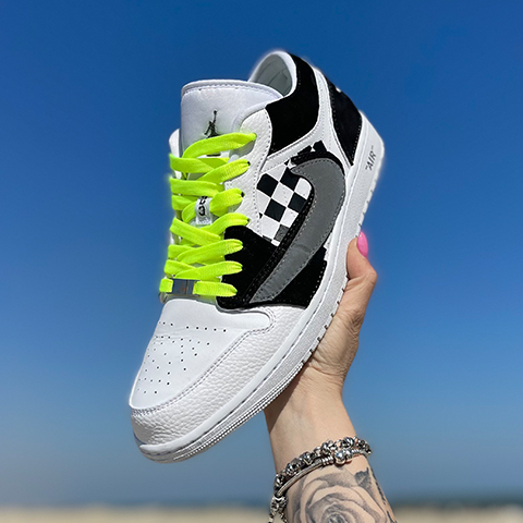 Nike Jordan 1 Custom Low Dipinta a Mano Scacchi, Doppio Swoosh Rovesciato e Lacci Giallo Fluo