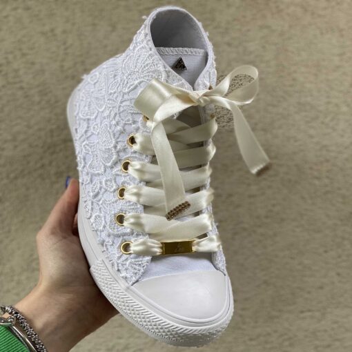 Converse All Star Personalizzate Sposa Macramè, Laccetti Avorio e Dettaglio Oro con Scritta Dipinta a Mano