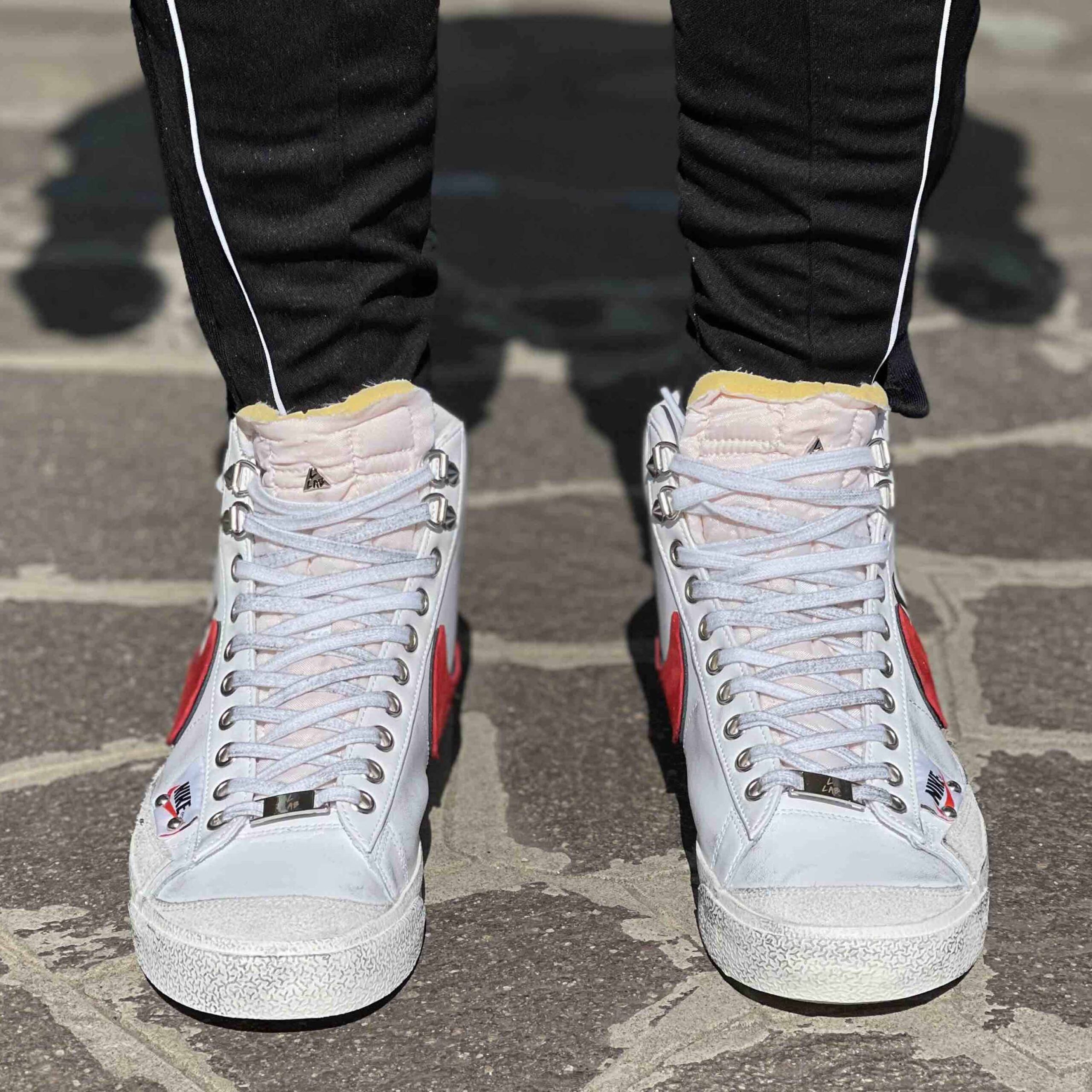 Nike Blazer Customized Dipinte a Mano Swoosh Rosso e Tags - Vol. 2