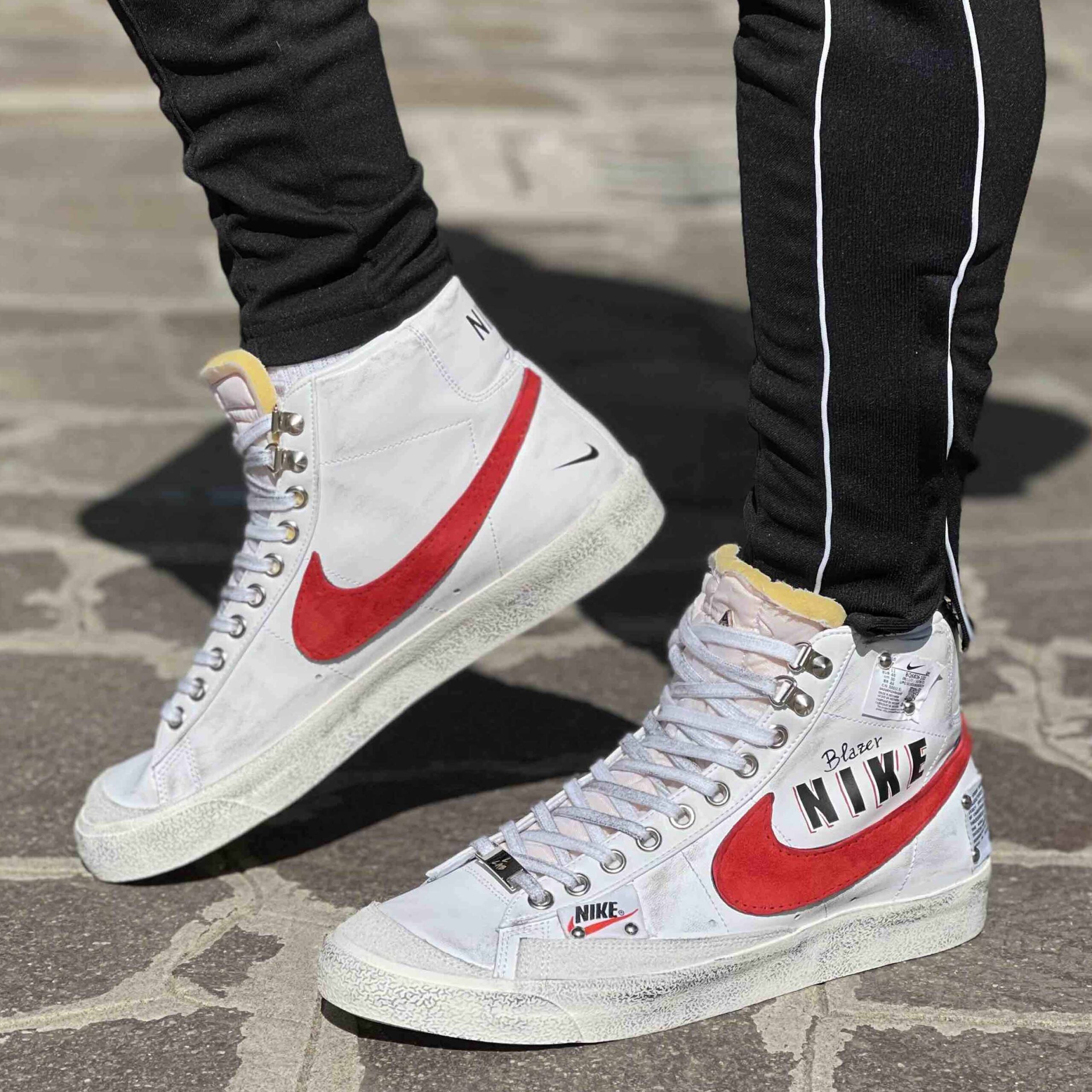 Nike Blazer Customized Dipinte a Mano Swoosh Rosso e Tags - Vol. 2 تقوية Nike Blazer Customized Dipinte a Mano Swoosh Rosso e Tags - Vol. 2 تقوية