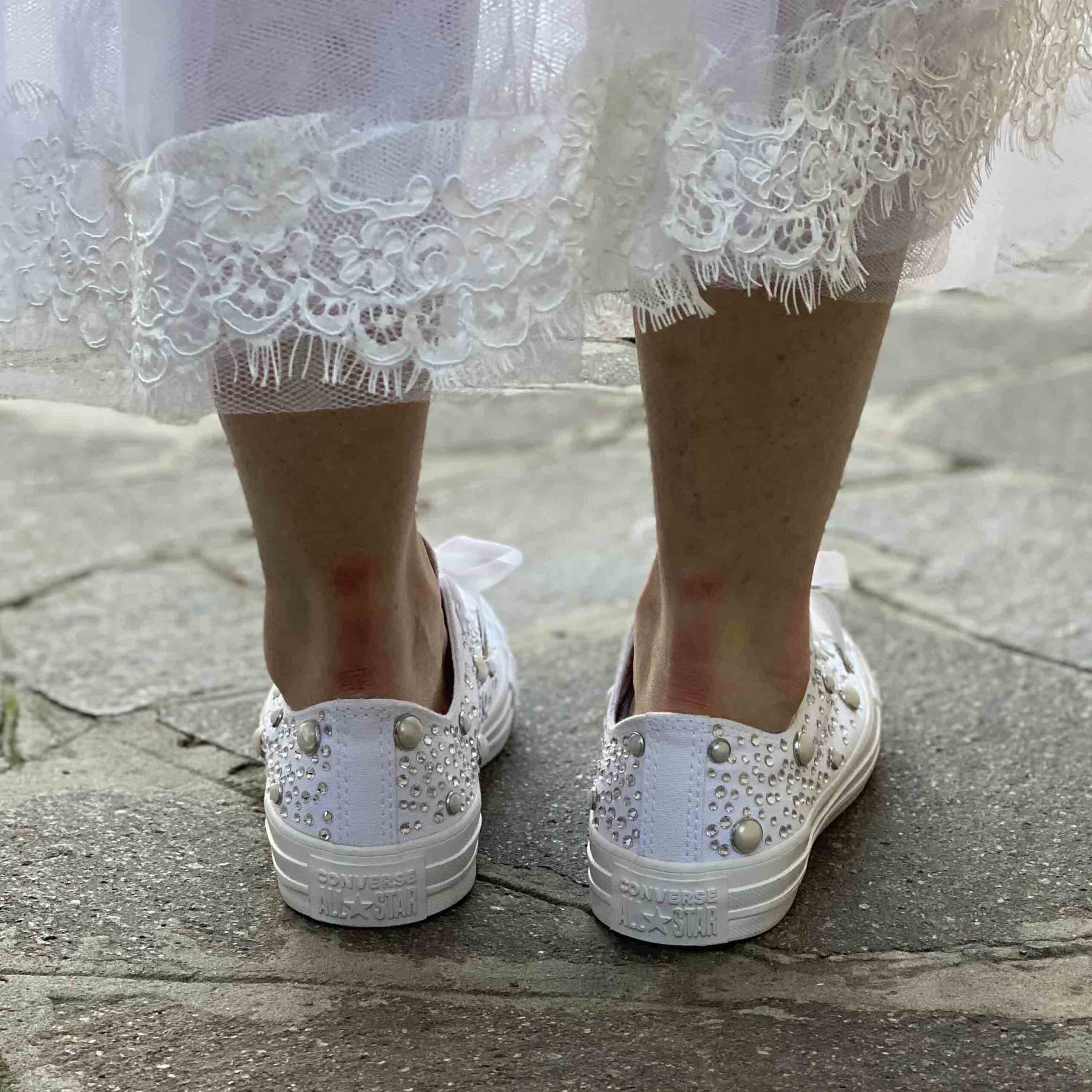 Converse All Star Personalizzate Sposa Low Borchie, Strass e Lacci Raso