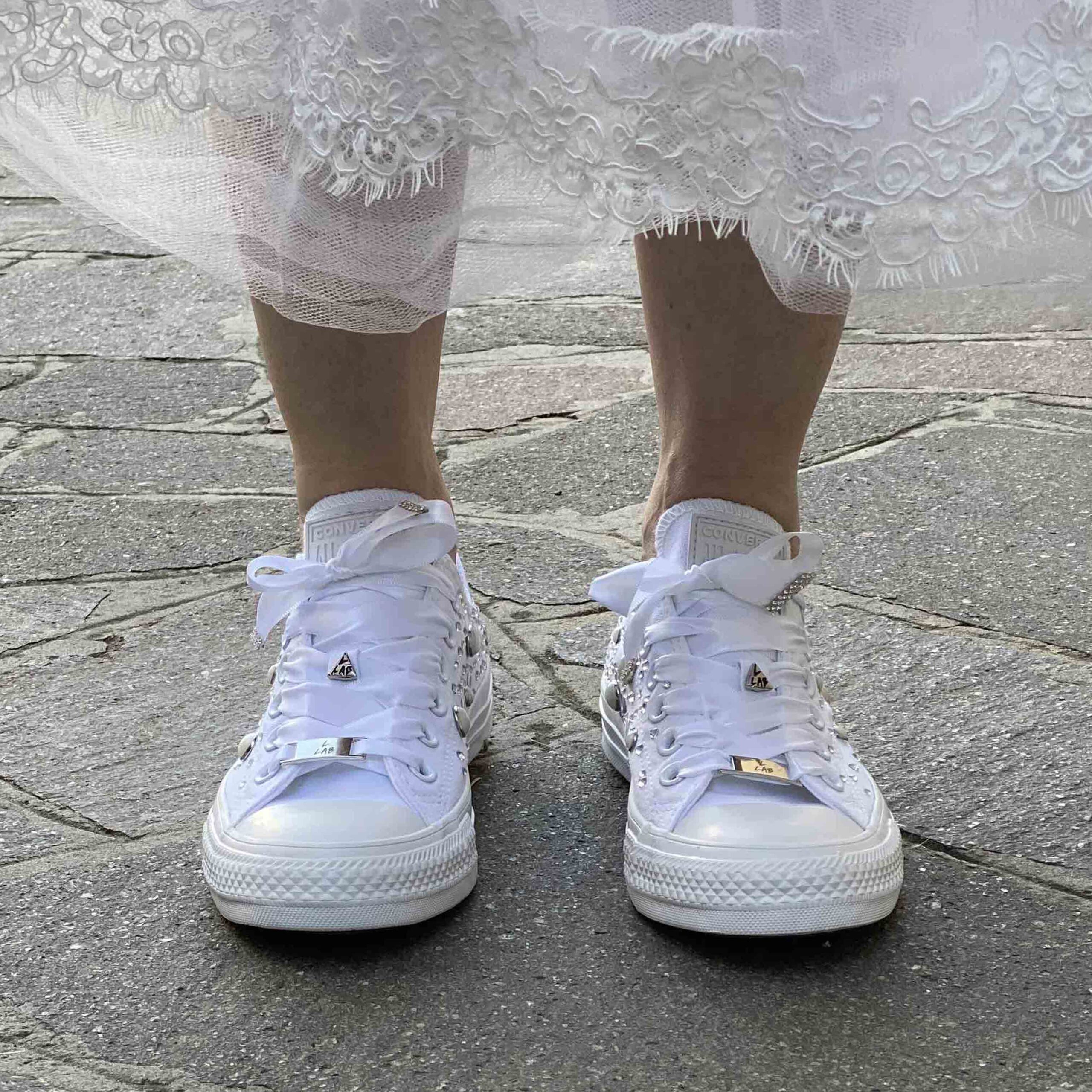 Converse All Star Personalizzate Sposa Low Borchie, Strass e Lacci Raso
