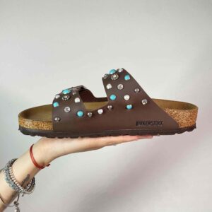 Birkenstock Arizona Personalizzate Base Marrone Borchie Miste Turchesi, Perle Bianche e Strass