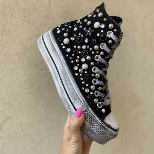 Converse All Star Personalizzate Platform Nere con Borchie, Perle, Strass e Sporcatura Vintage