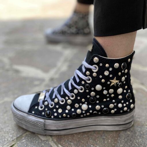 Converse All Star Personalizzate Platform Nere con Borchie, Perle, Strass e Sporcatura Vintage