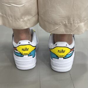 Nike Air Force 1 Shadow Custom Cartoon Azzurro, Giallo e Swoosh Arancio