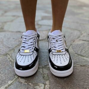 Nike Air Force One Custom Cartoon Dipinta a Mano Inserti Neri e Swoosh Oro