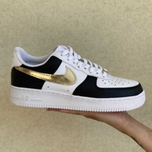 Nike Air Force One Custom Dipinta a Mano Inserti Neri e Swoosh Oro
