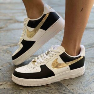 Nike Air Force One Custom Inserti Neri Swoosh Oro LLab Scarpe Custom