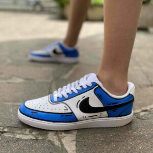 Nike Court Vision Custom Cartoon Dipinte A Mano Blu, Bianco e Nero