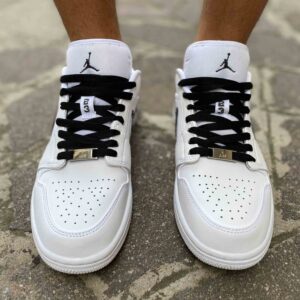 Nike Jordan 1 Custom Low Dipinta a Mano, Swoosh Squamato e Lacci Neri