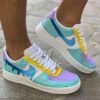 Nike Air Force One Custom Cartoon Dipinte A Mano Azzurro, Viola e Giallo, Swoosh Gocce Cadenti