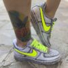 Nike Air Force One Custom Délavé Swoosh e Lacci Giallo Fluo