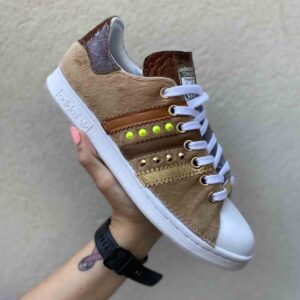 Adidas Stan Smith Personalizzate Cavallino, Inserti in Cocco Stampato e Borchie Gialle Fluo