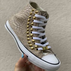 Converse All Star Personalizzate Squamato Beige, linguetta Ciniglia, Borchie a Cono Basso e Occhielli Oro