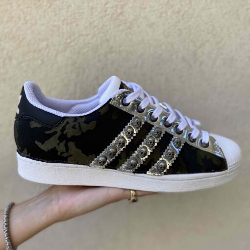 Adidas Superstar Personalizzate Camouflage Bande Specchio e Borchie a Teschio