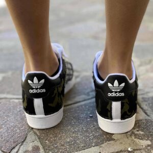 Adidas Superstar Personalizzate Camouflage Bande Specchio e Borchie a Teschio