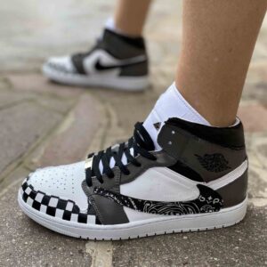 Nike Jordan 1 Custom Bandana Bianca Nera e Inserti Dipinti a Mano