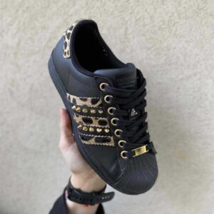 Adidas Superstar Core Black Personalizzate Bande Leo e Borchie Oro