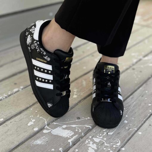 Adidas Superstar Core Black Personalizzate Tattoo Old School e Borchie