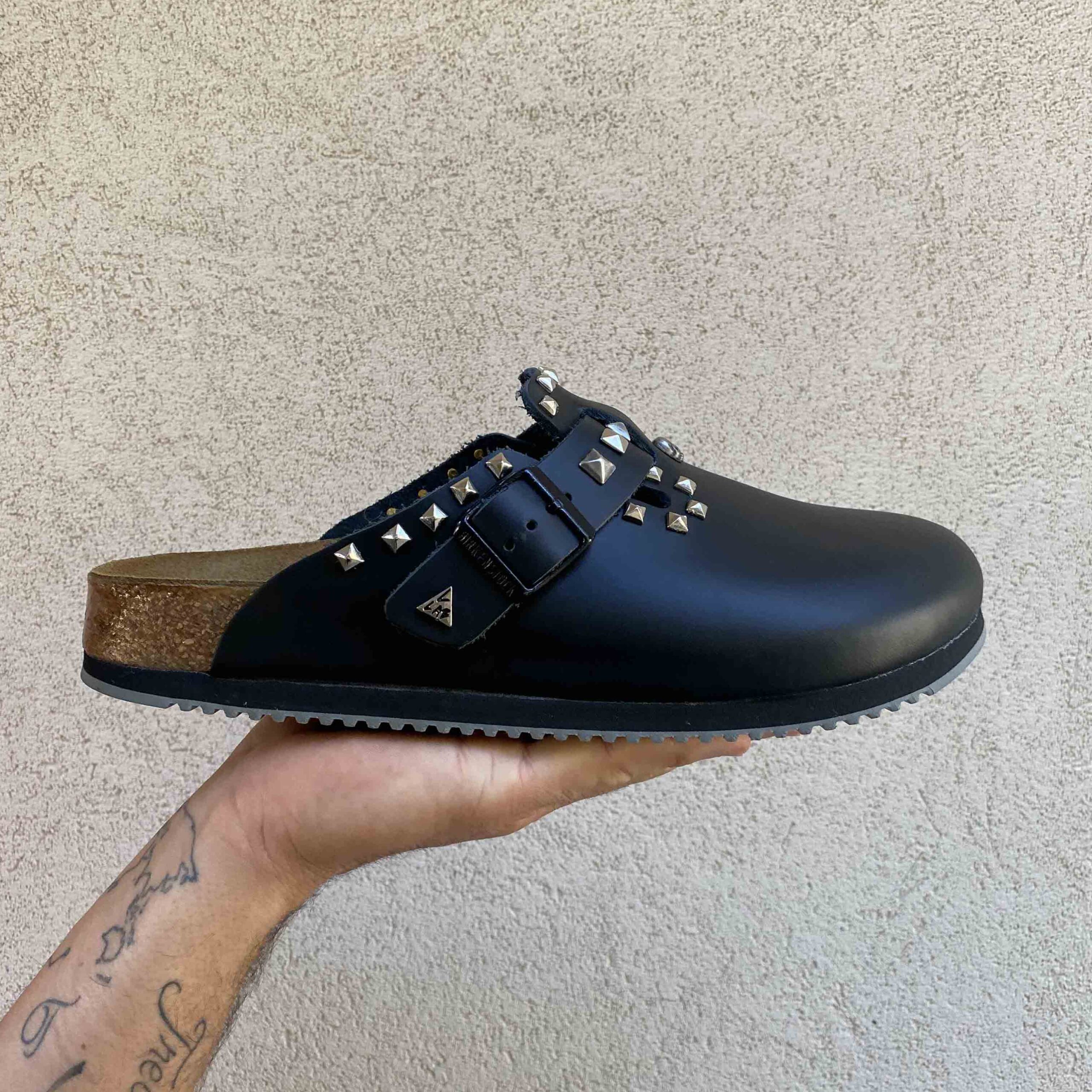 Birkenstock Boston Personalizzate Pelle Naturale Black Borchie a Piramide e Teschio