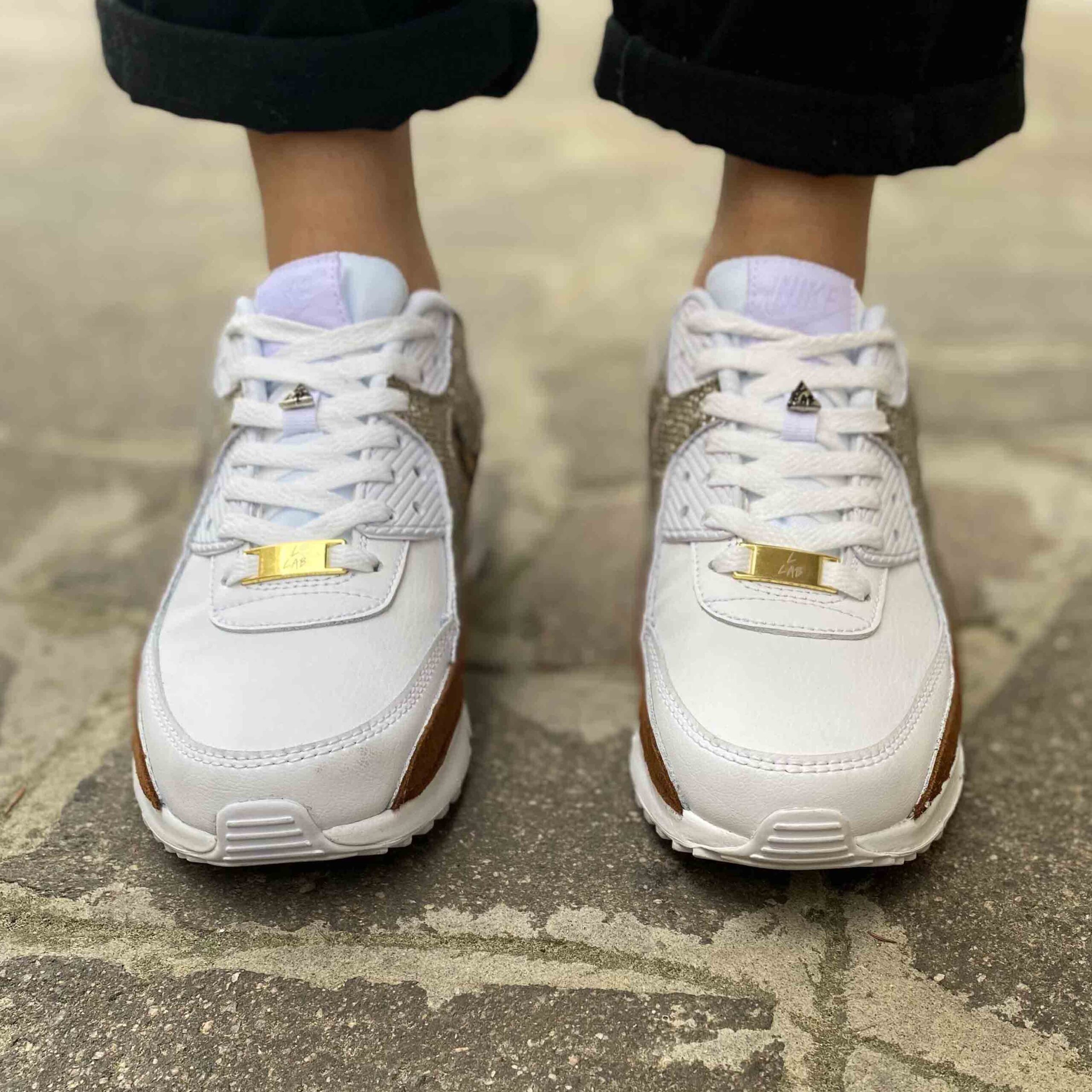 Custom Air Max Pelle Scamosciata Marrone, Swoosh Maculato e Insetti Lurex Oro