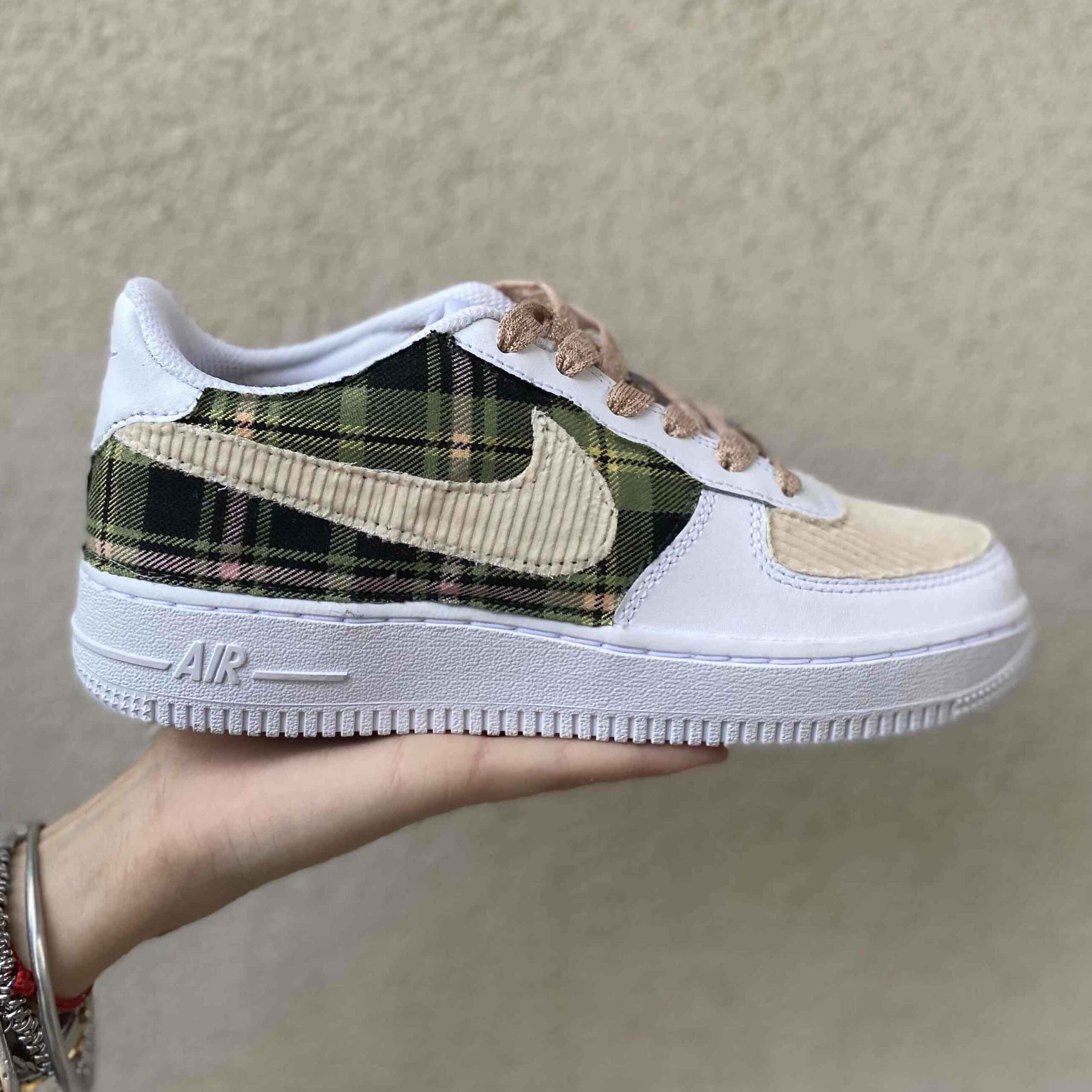 Nike Air Force 1 Custom Scozzese Verde Rosa e Swoosh Ciniglia