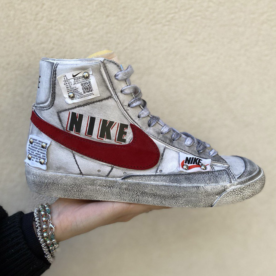 Nike Blazer Customized Dipinte a Mano Swoosh Rosso, Tags e Sporcatura Vintage