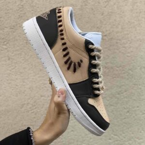 Nike Jordan 1 Custom Low Dipinta a Mano Marrone e Beige, Swoosh Lana Marrone