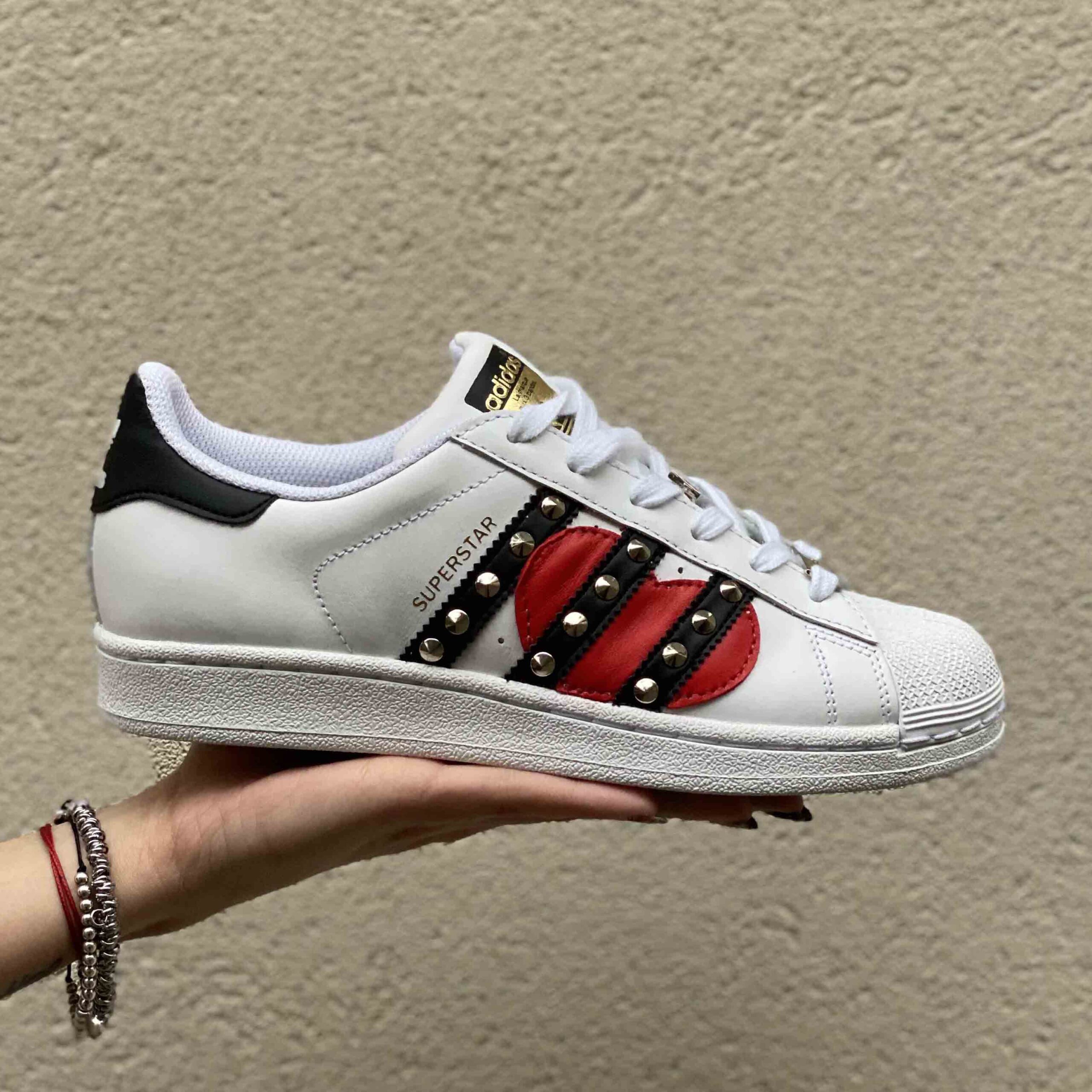 Adidas Superstar Custom Cuore e Borchie LLab scarpe custom