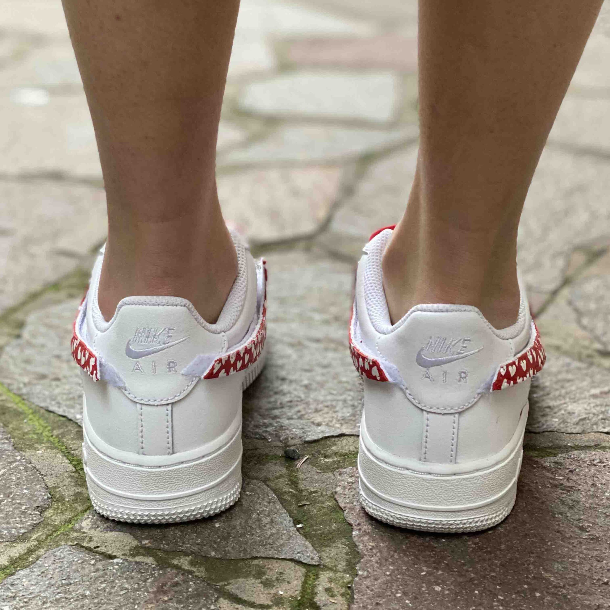 Nike Air Force 1 Custom Swoosh Intercambiabile Cuori Bianchi Dipinti