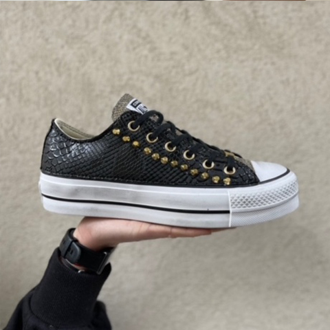 Converse All Star Personalizzate Platform Low Squamato Nero, Borchie e Dettagli Oro