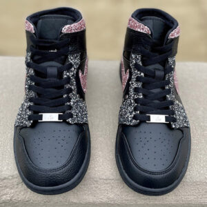 Nike Jordan 1 Custom Total Black Swoosh e Inserti Glitter Rosa e Argento con Borchie