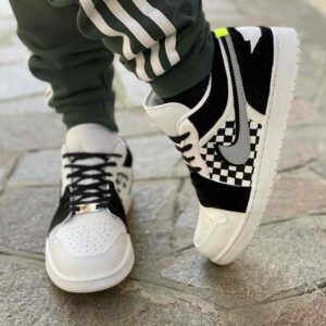Nike Jordan 1 Custom Low Dipinta a Mano Scacchi, Doppio Swoosh, Lacci Neri