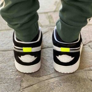 Nike Jordan 1 Custom Low Dipinta a Mano Scacchi, Doppio Swoosh, Lacci Neri