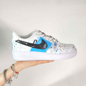 Nike Air Force 1 Custom Cartoon Dipinte A Mano Azzurro e Swoosh Nero