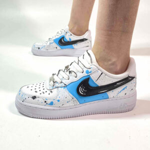Nike Air Force 1 Custom Cartoon Dipinte A Mano Azzurro e Swoosh Nero