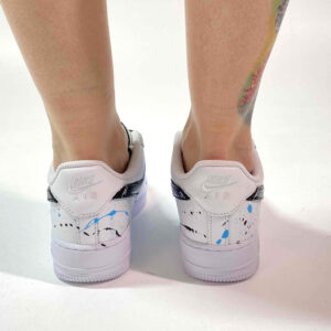 Nike Air Force 1 Custom Cartoon Dipinte A Mano Azzurro e Swoosh Nero