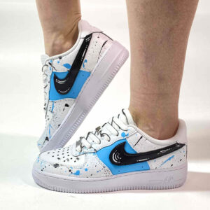 Nike Air Force 1 Custom Cartoon Dipinte A Mano Azzurro e Swoosh Nero