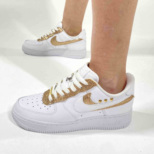 Nike Air Force 1 Custom Doppio Swoosh Oro e Glitter Bianco e Borchie Oro