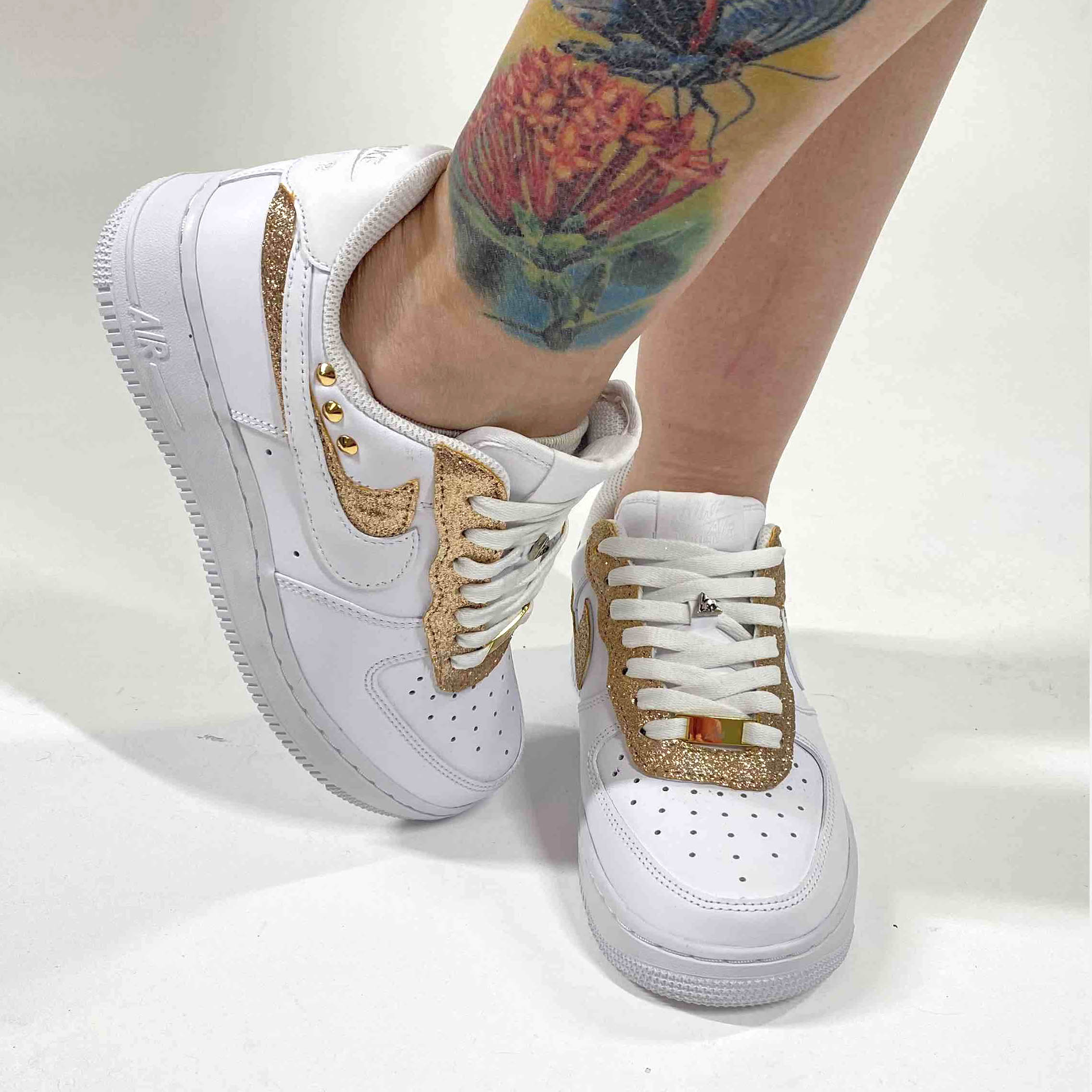 Nike Air Force 1 Custom Doppio Swoosh Oro e Glitter Bianco e Borchie Oro