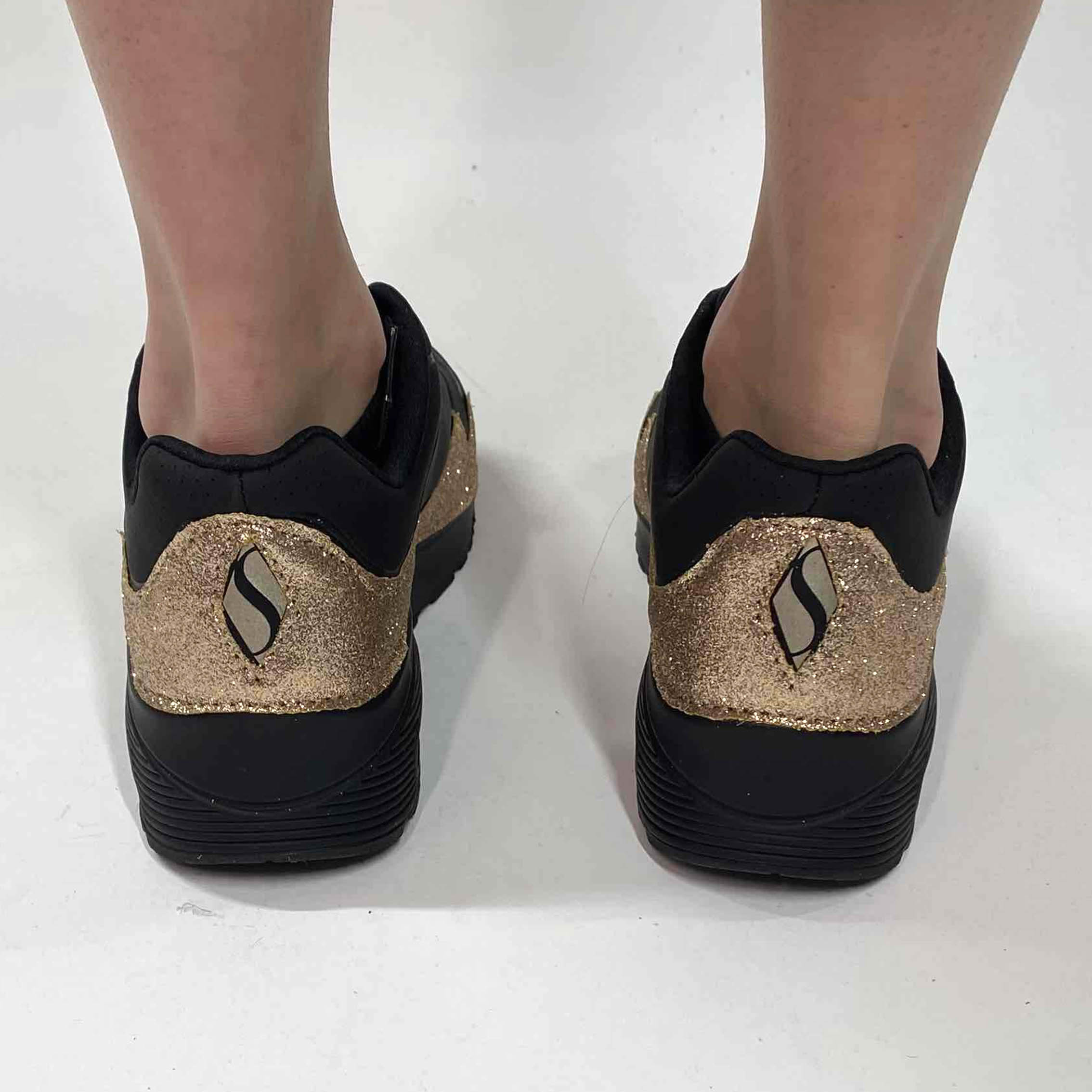 Skechers One Stand on Air Personalizzate Base Nera, Dettaglio Glitter Oro